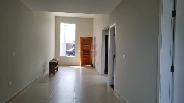 Imagem Are you sure to stop exam tracking?Yes NoStop exam trackingLinda casa com 89m² de área construída, 3 quartos sendo 1 uma suíte, bwc, cozinha, lavanderia, casa com pé direito de 4 metros na sala. Acabamento em porcelanato e garagem para dois carros. 