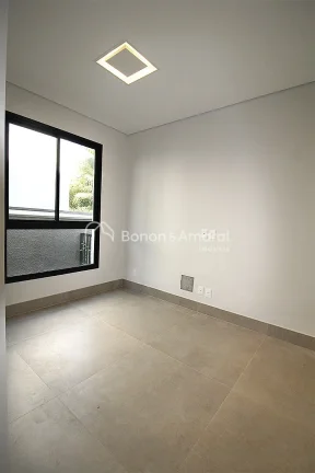 Imagem Linda casa, com arquitetura moderna e acabamento de alta qualidade em todos os ambientes. A residên...