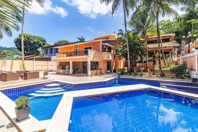 CASA de 5 SUÍTES com projeto paisagístico no ITANHANGÁ - R$ 4.500.000 - Rio de Janeiro, RJ