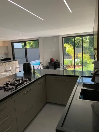 Casa de luxo em condomínio no Jardim Celeste, Jundiaí-SP: 4 quartos, 4 suítes, 2 salas, 5 banheiros, 4 vagas de garagem, 260m².