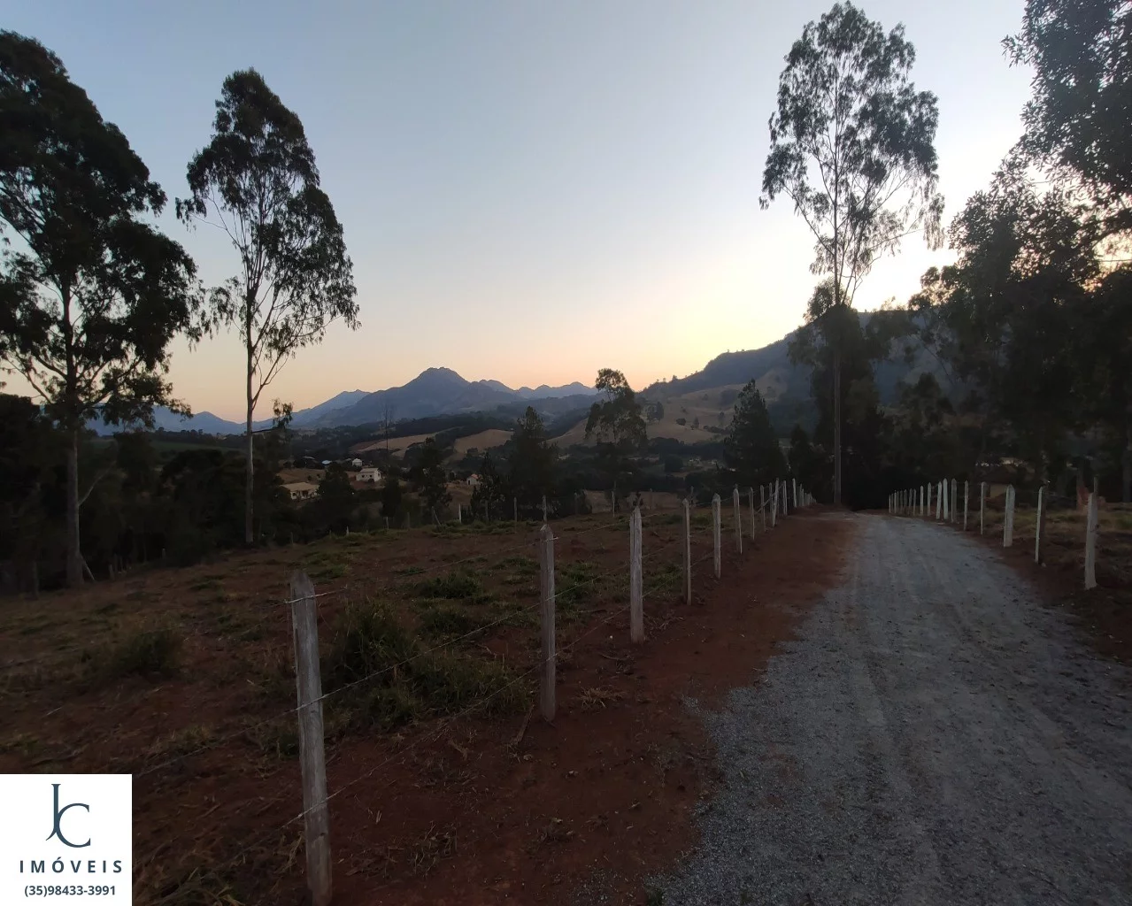 Imagem Lindas chácaras à venda , próximo a São Lourenço MG, acesso pela rodovia, a poucos metros do asfalto.