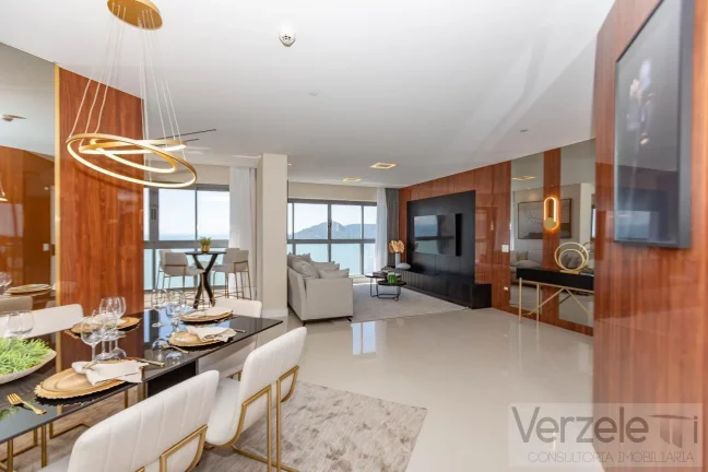 Imagem Apartamento 4 ou + dormitórios para Venda em Balneário Camboriú / SC no bairro Centro