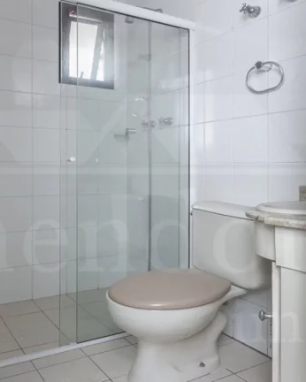 Imagem Apartamento com living para 02 ambientes, piso de tacos, 03 dormitórios, armários embutidos, banhe...