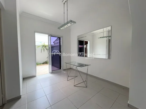 Imagem Casa muito bem distribuída em condomínio fechado, situada em uma das regiões mais valorizadas de ...