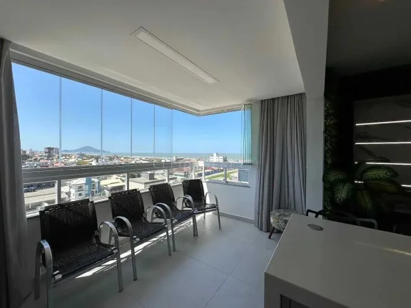 Imagem Apartamento mobiliado com 3 dormitórios e 2 vagas de garagem em Navegantes/SC