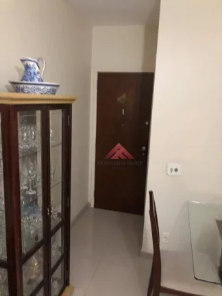 Imagem Amplo Apartamento na segunda quadra da Ary Parreiras,composto de ampla sala,dois quartos,cozinha,area de serviço externa e dependências completa,vaga