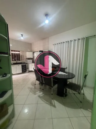 Imagem Casa Térrea à Venda  Centro Sul  Várzea Grande/MT Imóvel espaçoso, ideal para quem busca co...