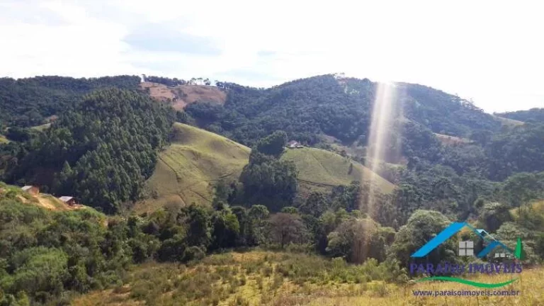 Imagem Paraíso para amantes da natureza: Terreno com cachoeira em Gonçalves!