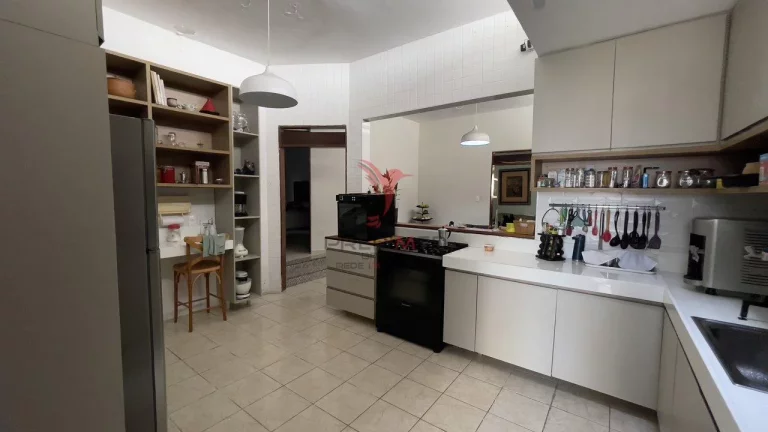 Imagem Casa à venda com 4 Quartos, 1 Suites, 3 Vagas, no Bessa – apenas 400m da praia!