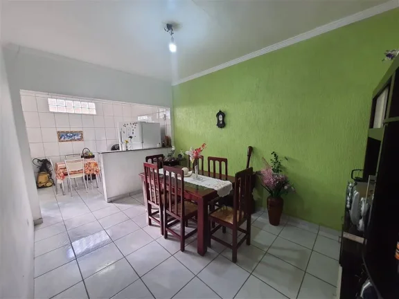 Imagem Casa dormitórios com ampla garagem na Vila Tupi em Praia Grande