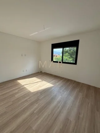 Imagem Imperdível oportunidade: Casa à venda em Florianópolis-SC, Campeche. 3 quartos, 1 suíte, 2 salas, 2 banheiros, 1 vaga, 150m² área.