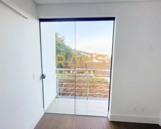 Imagem Sobrado Geminado de alto padrão, no bairro Saguaçú, pronto para morar com 160,52m² privativos. E...