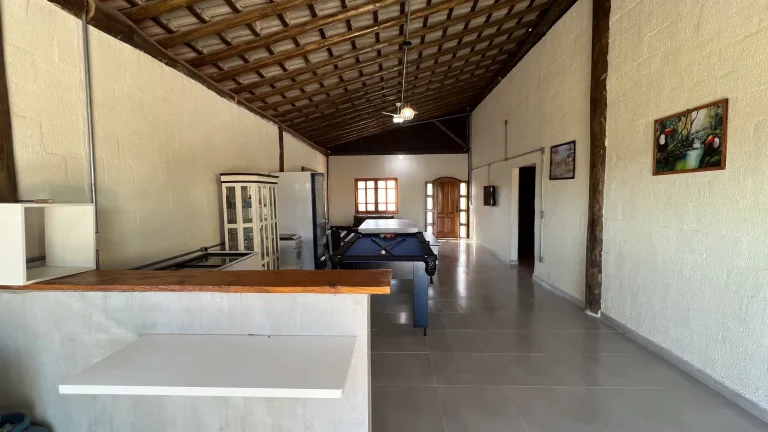 Imagem Chácara em Araçoiaba da Serra-SP: 5 quartos, 3 suítes, 230m² de área, venda ou locação no Campo do Meio.