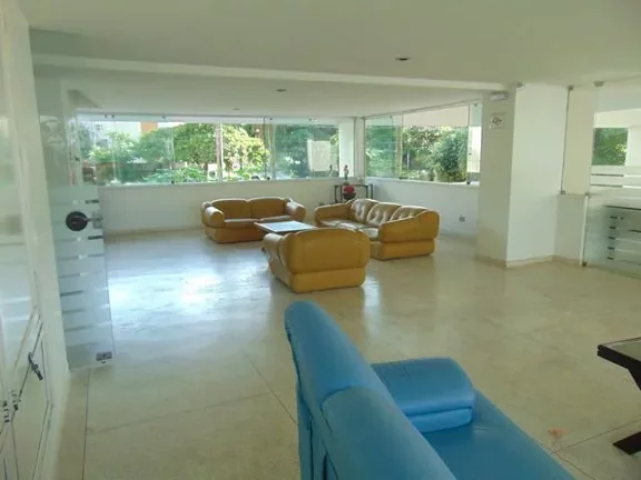 Imagem Tombo - Uma quadra do mar - Totalmente reformado - Garagem demarcada.