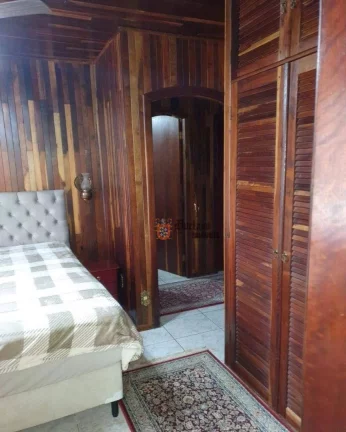 Imagem Casa com 3 dormitórios à venda, 235 m² por R$ 1.250.000,00 - Alto Do Capivari - Campos do Jordão/SP