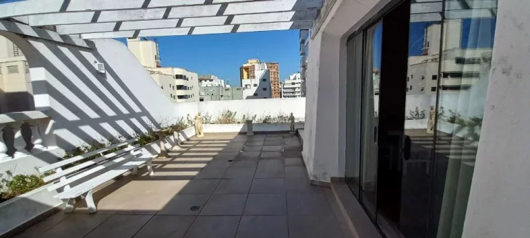 Imagem Cobertura com 3 dormitórios, 275 m² - venda por R$ 950.000 ou aluguel - Pitangueiras - Guarujá/SP