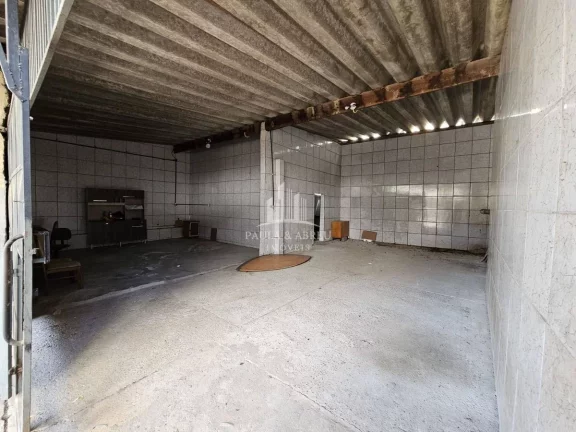 Imagem Aluga Galpão 500m², Azulejado todo, Monovia 2 toneladas, Doca, 5 banheiros , escritório por R$12.100,00/mês em Tanque Caio, Ribeirão Pires-SP
