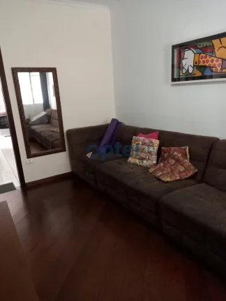 Imagem Casa no Jardim Hollyood - SBC , com 02 dormitórios , suite, quarto de empregada com wc, 2 vagas.