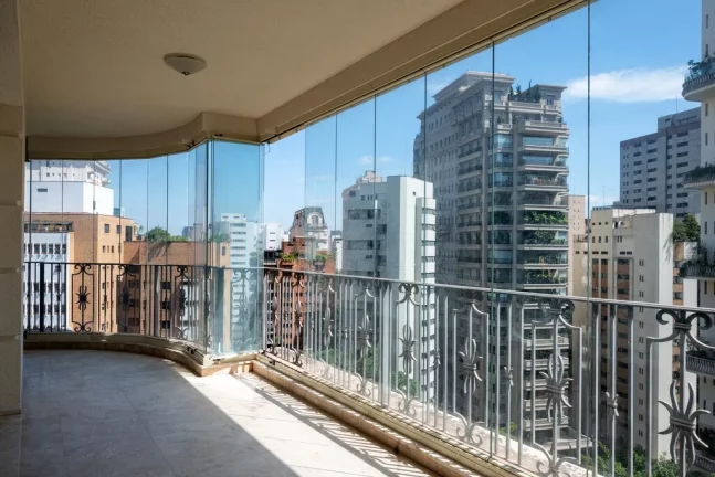 Imagem Luxury 3 Bedroom Apartment for Sale in São Paulo - Jardim Paulistano 3 Suites, 4 Bathrooms, 3 Parking Spaces, 278m² Area