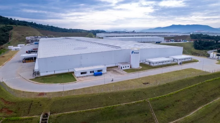 Imagem Galpão logístico Comercial para Locação em Extrema-MG: Centro, 12 Vagas, 2.929,21 m² de Área.
