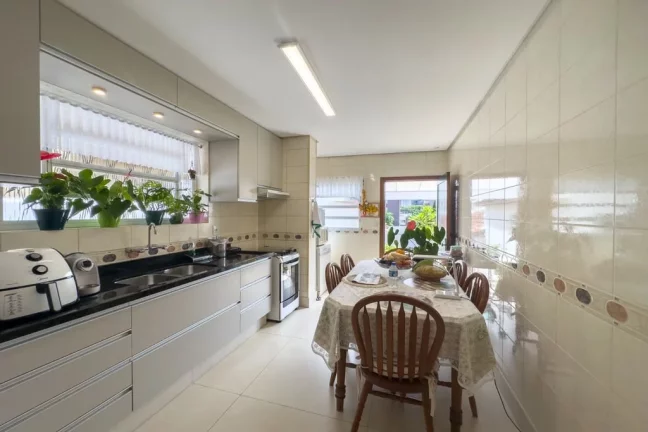 Imagem Casa à venda em Porto Alegre, Petrópolis, com 3 quartos, 85,7m2
