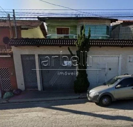 Sobrado com 242 metros quadrados, 3 dormitórios sendo 1 suíte com armários, 4 banheiros, 1 lavabo...