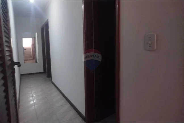 Imagem Casa com 4 quartos, 1 suíte, 6 banheiros e salão comercial. Localizada no Central Parque Sorocaba. Valor R$ 790.000. Confira! RE/MAX Shmone.