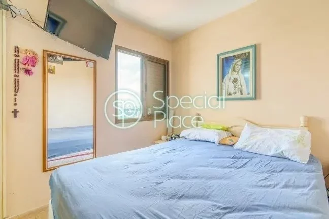 Imagem Apartamento com 3 dormitórios com armários, sendo 1 uma suíte, banheiro, ampla sala de visitas co...