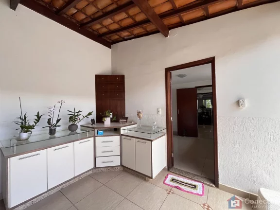 Imagem Casa à Venda no Jardim Centro em Patos de Minas – 5 Quartos, Suíte e Área Gourmet