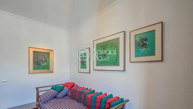 Imagem Cobertura super espaçosa com 432m2, 5 dormitórios ( 2 suítes ) e 4 vagas na garagem. No primeiro ...