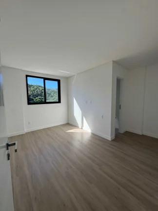 Imagem Apartamento com bela vista, 2 dormitórios sendo 1 suíte e 2 vagas de garagem em Itajaí/SC