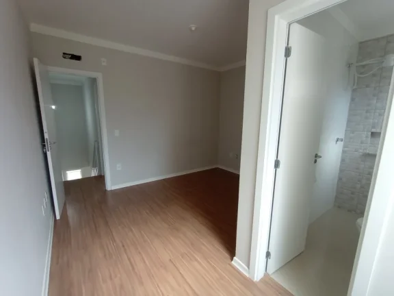 Imagem Sobrado com 2 suítes e 2 vagas de garagem