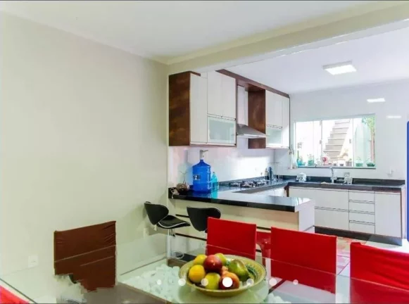 Imagem Sobrado com 4 dormitórios à venda, 256 m² por R$ 850.000,00 - Vila Humaitá - Santo André/SP