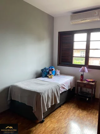 Imagem Sobrado no Sumaré, 4 dormitórios ( 1 Suíte), 3 vagas de garagem com portão automático, Churrasqueira. Região da Avenida Pompeia