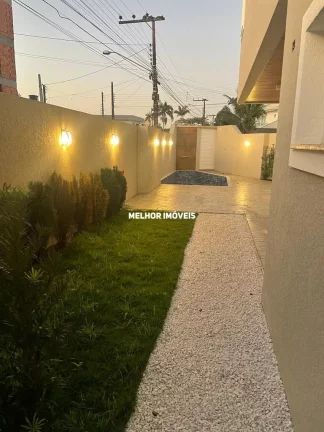 Imagem Casa Nova á Venda com 03 Dormitórios sendo 01 Suíte Localizado no Centro de Camboriú - SC