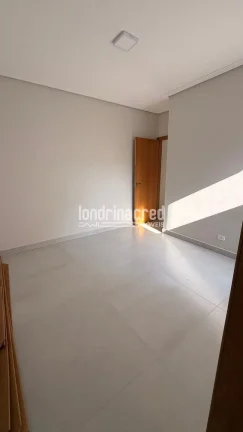 Imagem Casa geminada nova na Zona Norte de Londrina com 3 dormitórios (1 suíte), sala aconchegante, cozinha funcional e excelente localização próxima a comércios