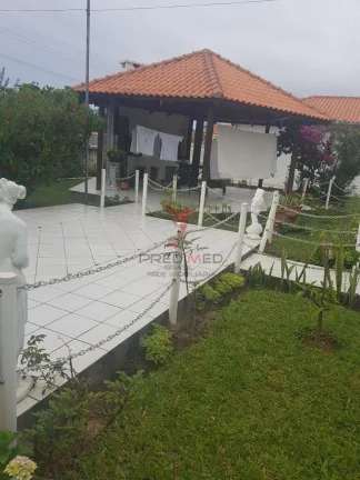 Imagem Lindo, muito lindo, situado a duas quadras da praia, 5 imóveis, com academia, piscina