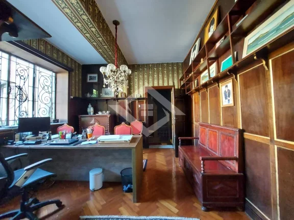 Imagem Casarão histórico estilo castelo, luxo e Requinte
