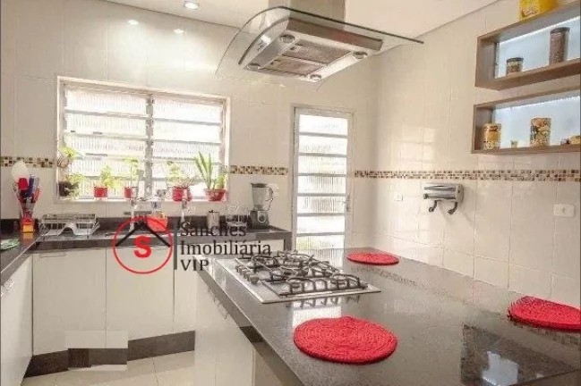 Imagem Sobrado lindo Vila Bertioga, parte interna toda reformada, casa aconchegante com 3 quartos sendo 1 suite, todos com ar condicionado, sala ampla, cozi