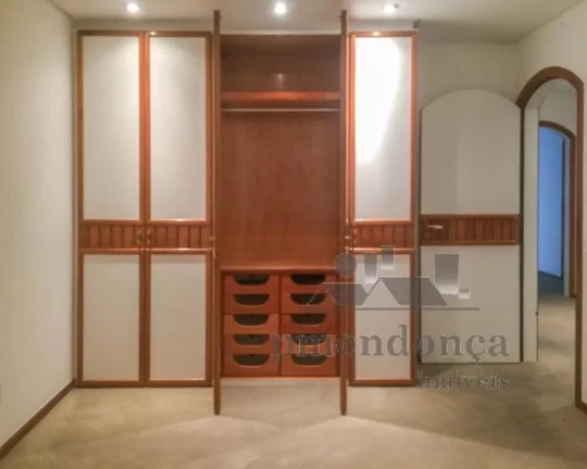 Imagem Apartamento todo iluminado e com varandas na melhor rua do bairro de Higienópolis. Muito espaçoso,...