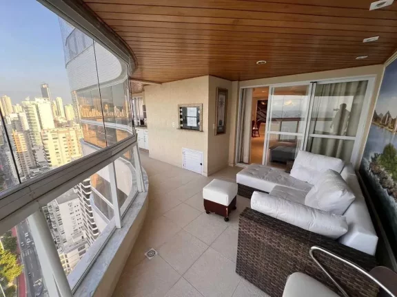 Imagem Apartamento frente mar com 3 suítes e 4 vagas de garagem em Balneário Camboriú