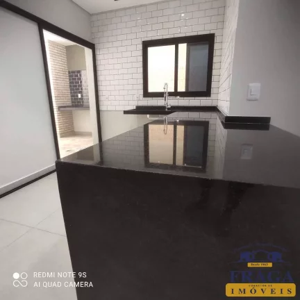 Imagem CASA EM CONDOMÍNIO C/ 100 M² / 03 QUARTOS SENDO 01 SUÍTE / 03 VAGAS