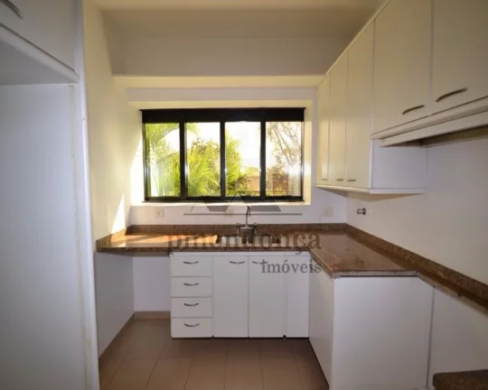 Imagem Apartamento amplo e iluminado. Living para 03 ambientes com lareira, terraço gourmet e piscina. Coz...