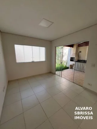 Imagem Excelente casa com 3 dormitórios 1 suíte no Condomínio Santa Maria com ar condicionado