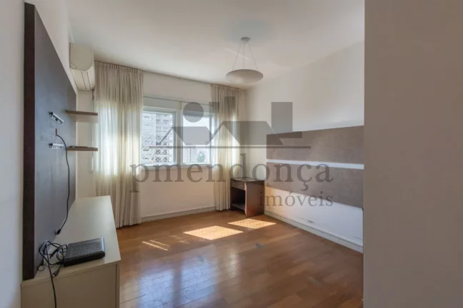 Imagem Apartamento em Perdizes com 225m2, 4 suítes, 5 vagas e Quadra de Tênis