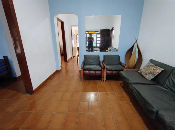 Imagem Casa com quartos + edícula e Piscina em Praia Grande