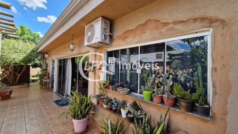 Imagem Oportunidade Única: Casa Comercial à Venda em Campo Grande-MS, Vila Ipiranga - 2 quartos, 1 suíte, 3 salas, 2 banheiros, 1 vaga de garagem, 247,72 m².