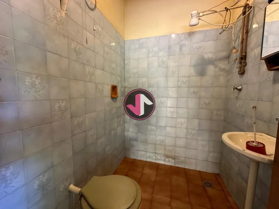 Imagem CASA DE ESQUINA PARA VENDA. casa muito bem localizada contento: -3 quartos sendo 1 suíte -sala de e...