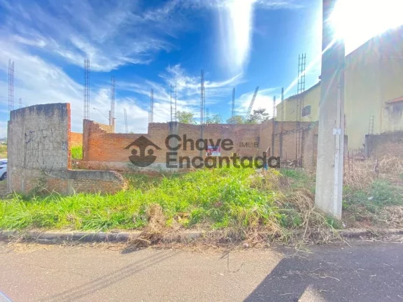 Imagem Terreno com construcao iniciada e projeto aprovado.