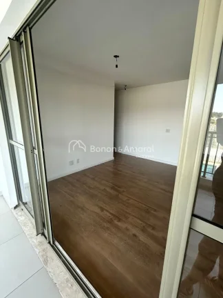 Imagem Espetacular, este apartamento de 96 m² oferece uma sala de estar e jantar integradas, com amplas ja...
